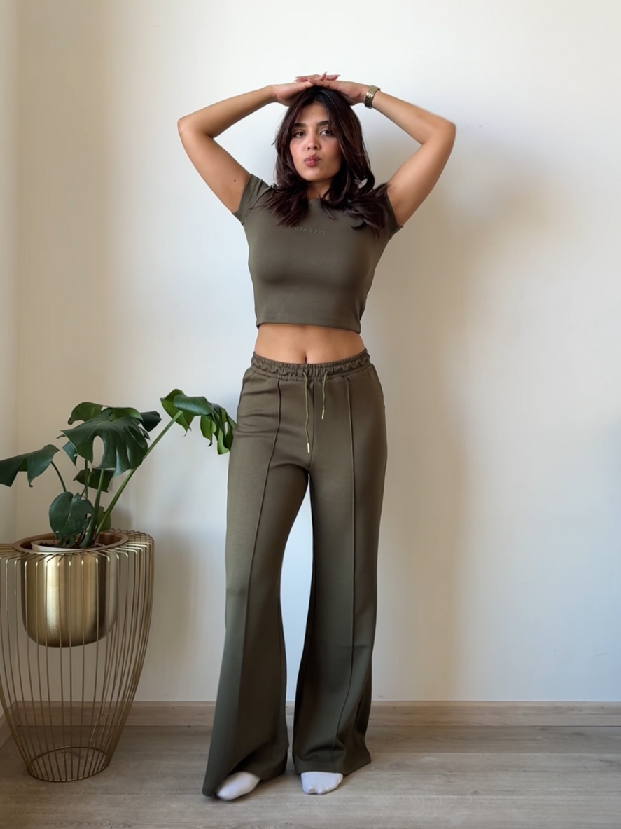 CloudSoft Flex Crop Top & Joggers