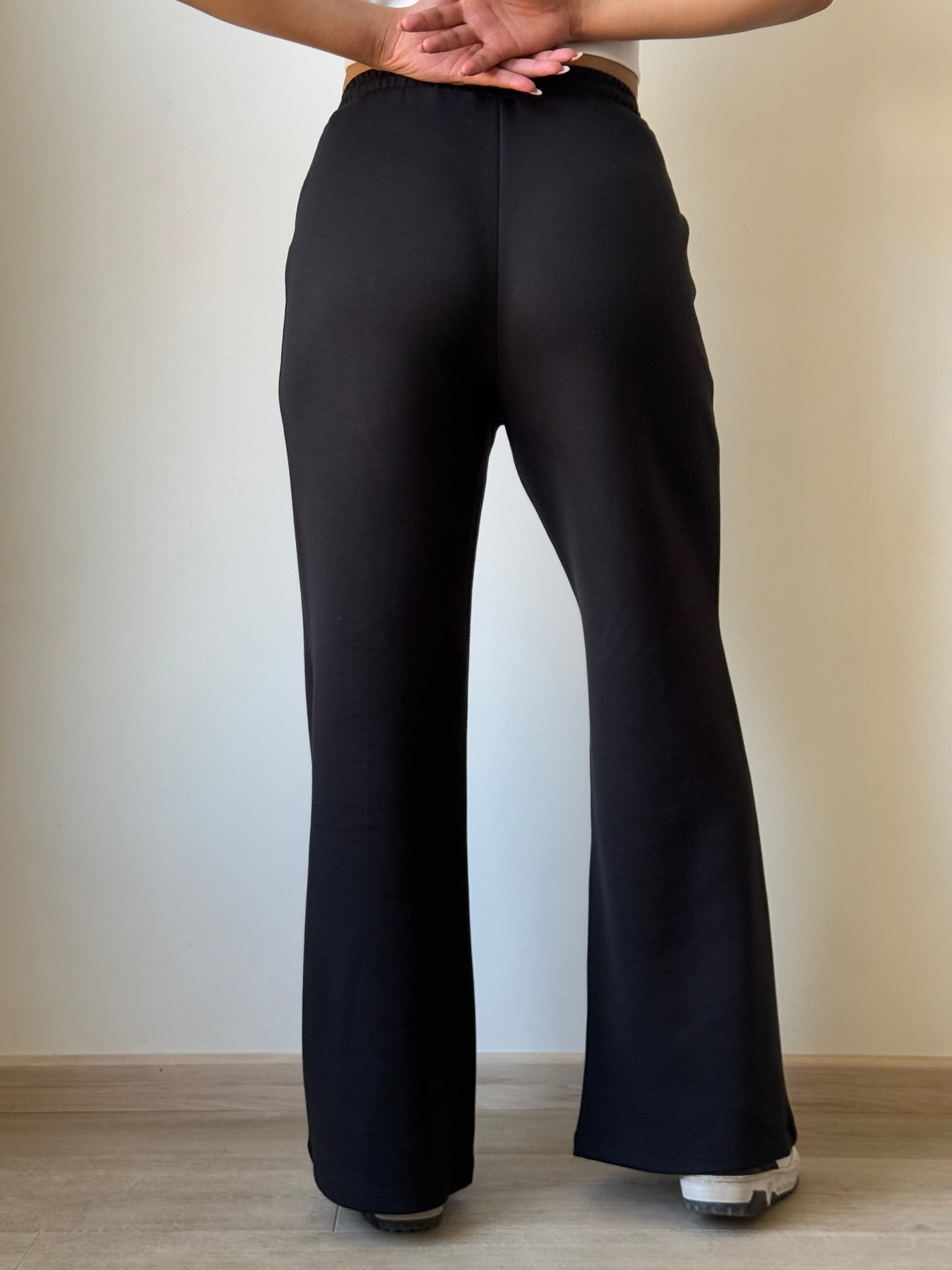 CloudSoft Flex Crop Top & Joggers