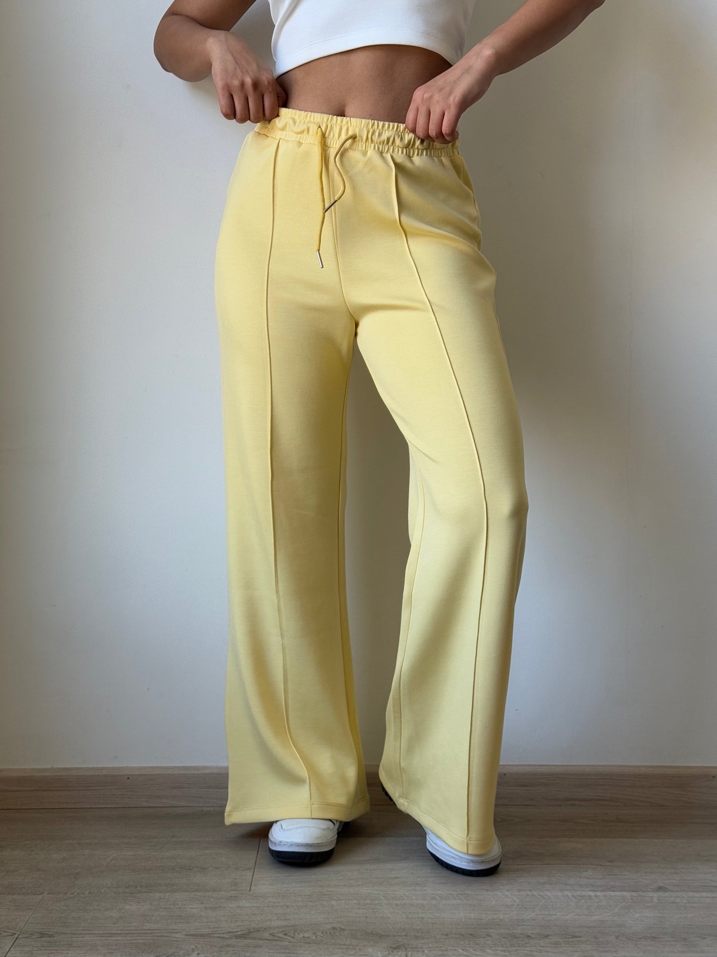 CloudSoft Flex Crop Top & Joggers