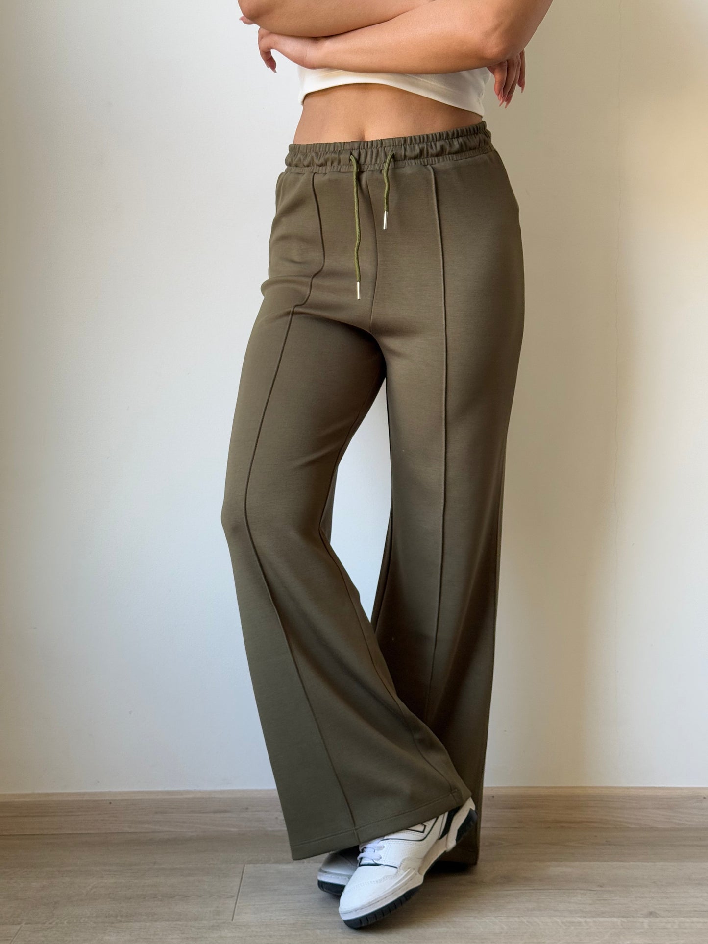CloudSoft Flex Crop Top & Joggers
