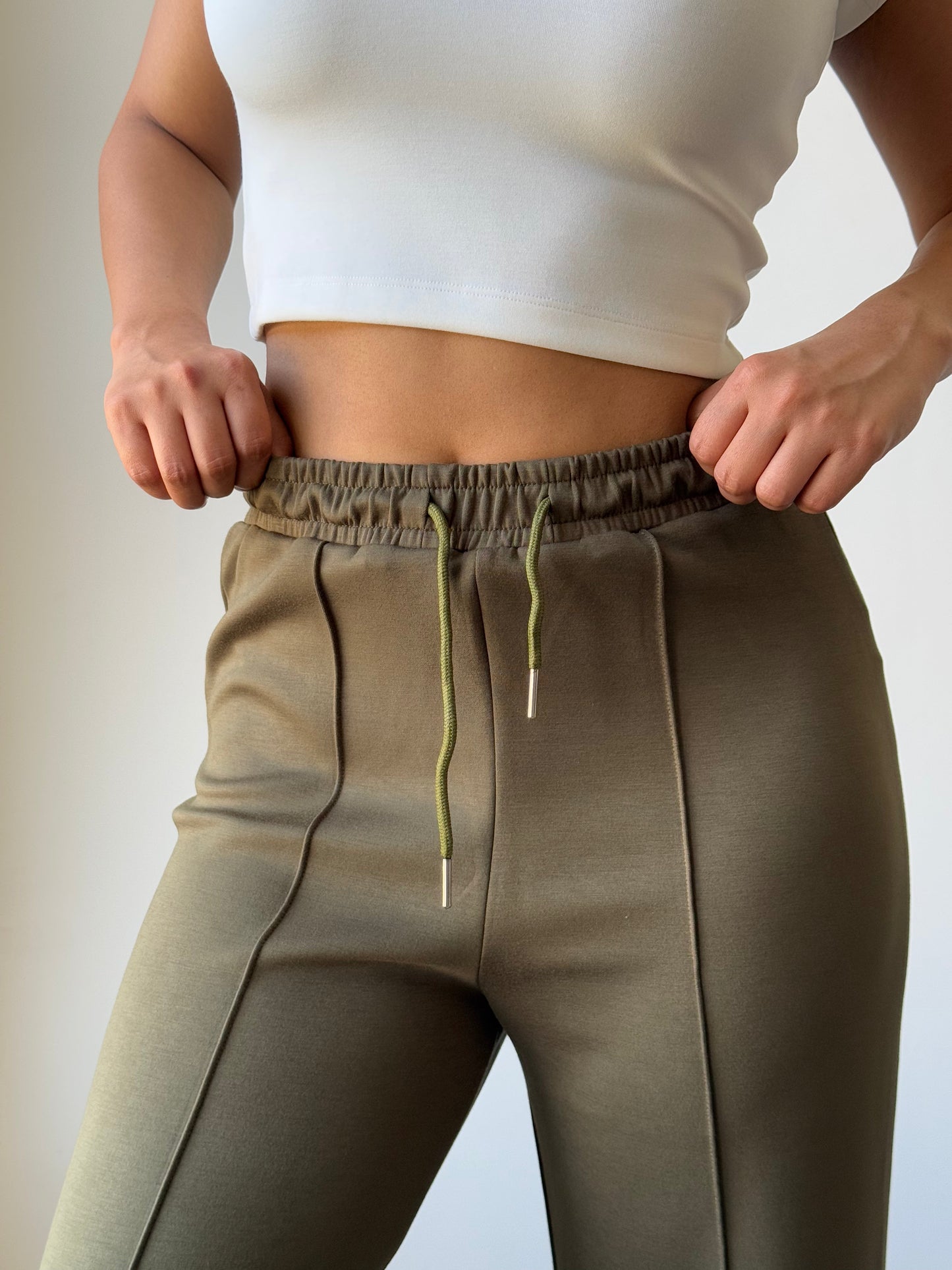 CloudSoft Flex Crop Top & Joggers