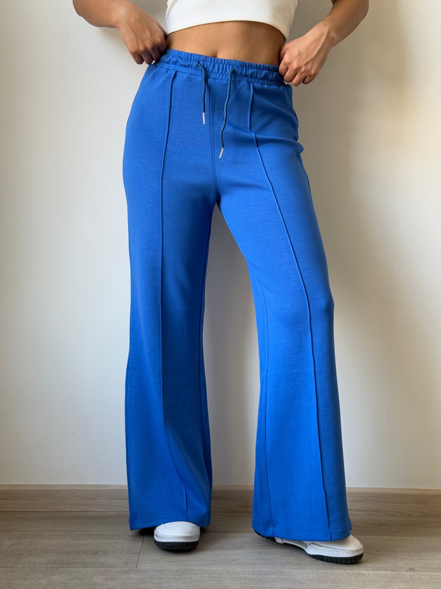 CloudSoft Flex Crop Top & Joggers